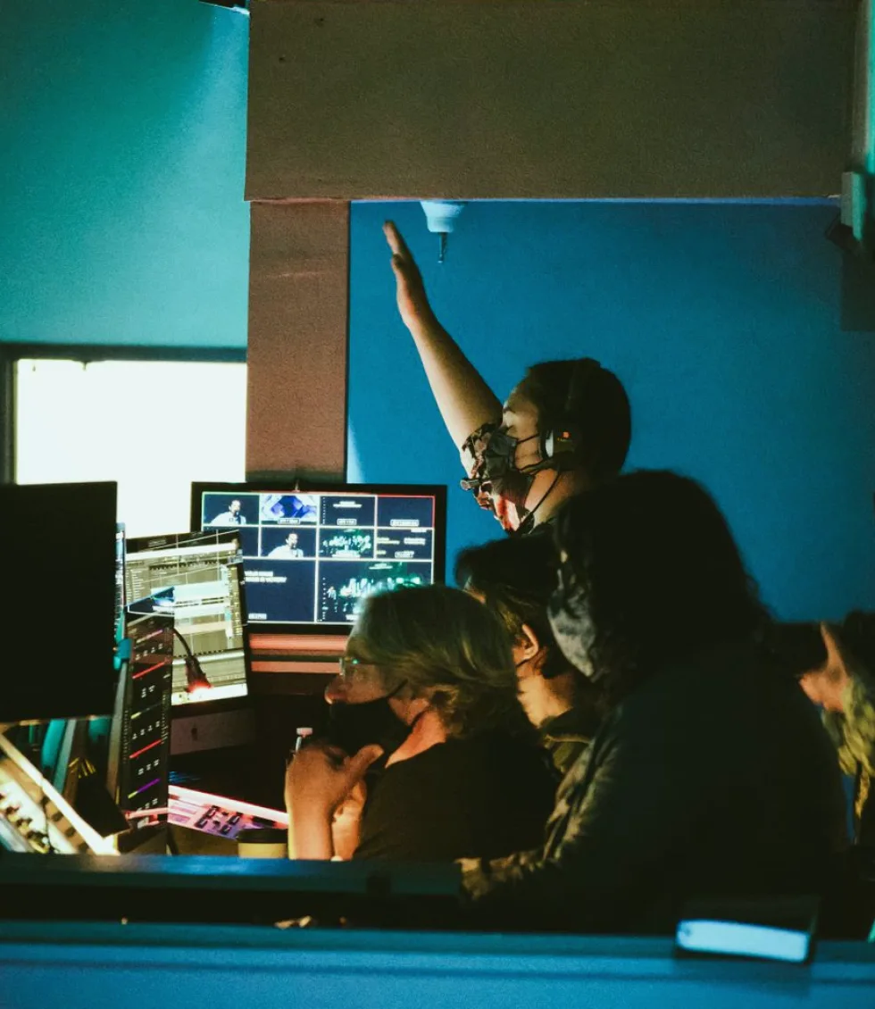 When the Picture Arrived Before the Sound: Marcus and the Late Gallery Feed
